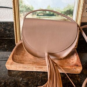Anthropologie Oliveve Mallory Saddle Crossbody leather Bag Small Tan Cream
